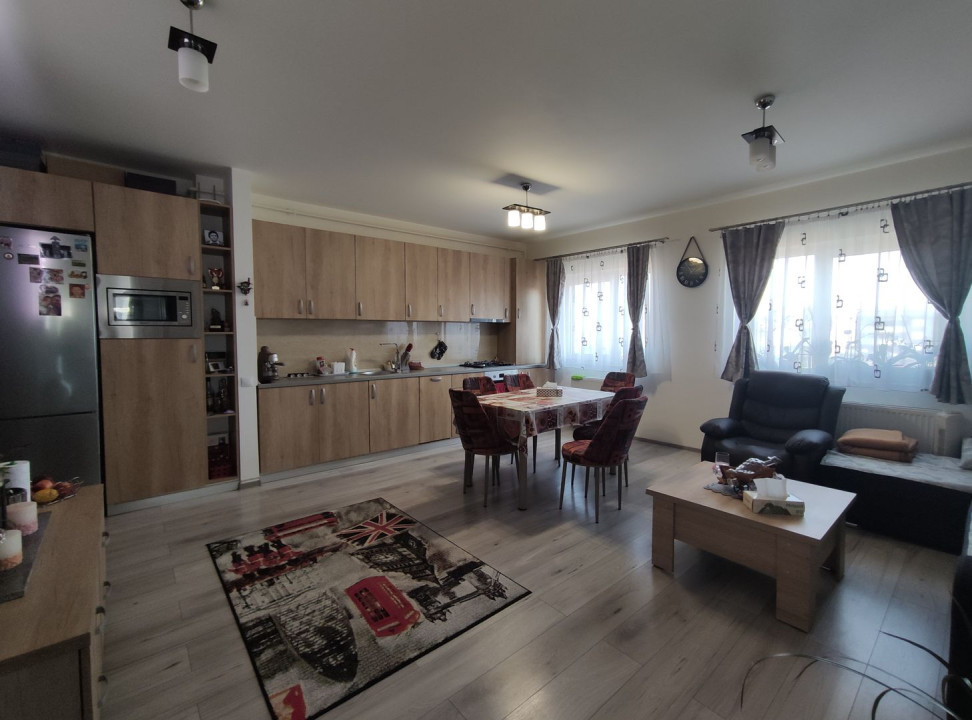 Apartament de vanzare | 3 camere | Zona Sesul de Sus