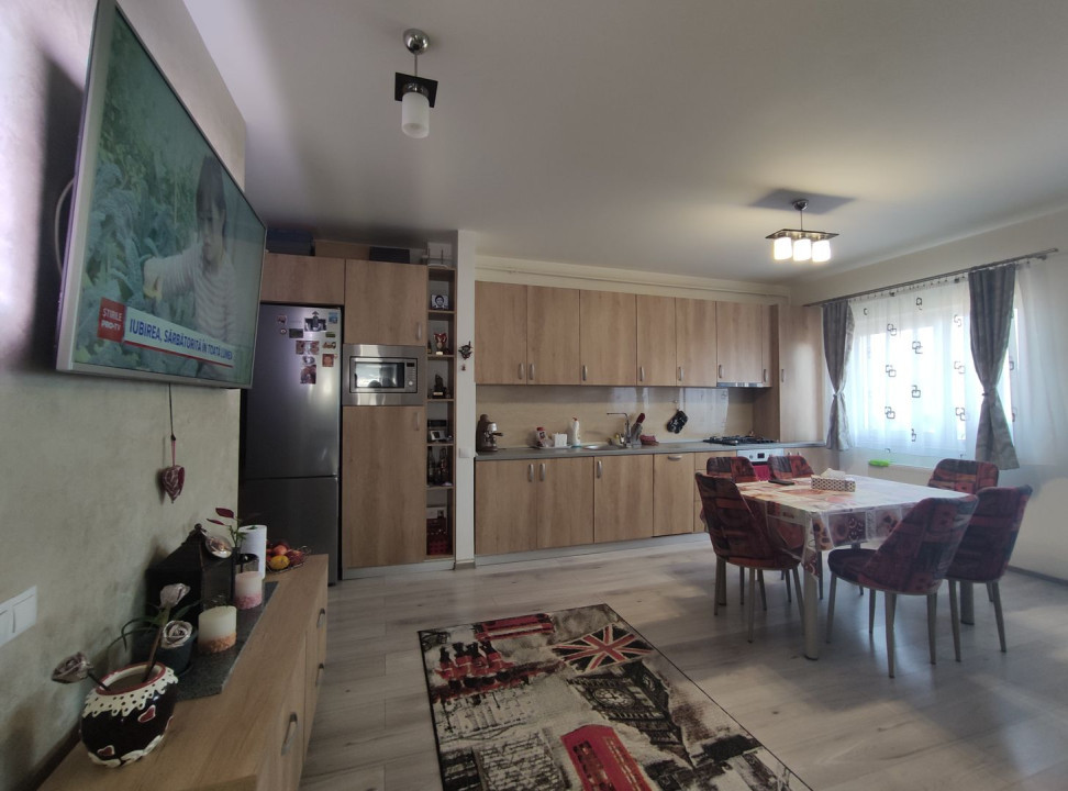 Apartament de vanzare | 3 camere | Zona Sesul de Sus