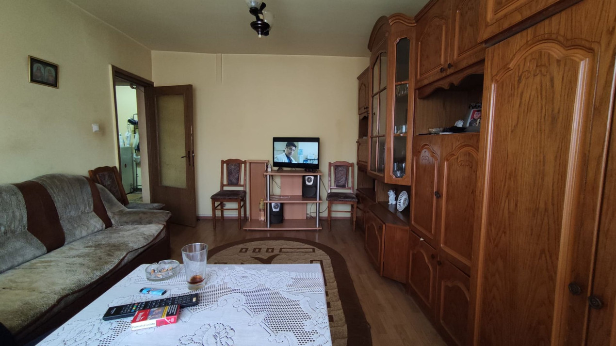 Apartament cu 3 camere, etaj intermediar, in Zorilor