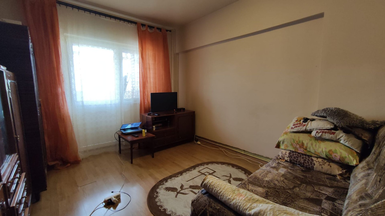 Apartament cu 3 camere, etaj intermediar, in Zorilor