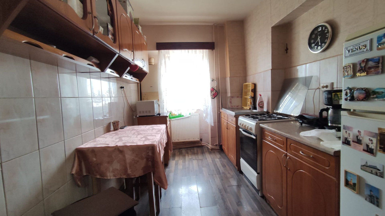 Apartament cu 3 camere, etaj intermediar, in Zorilor