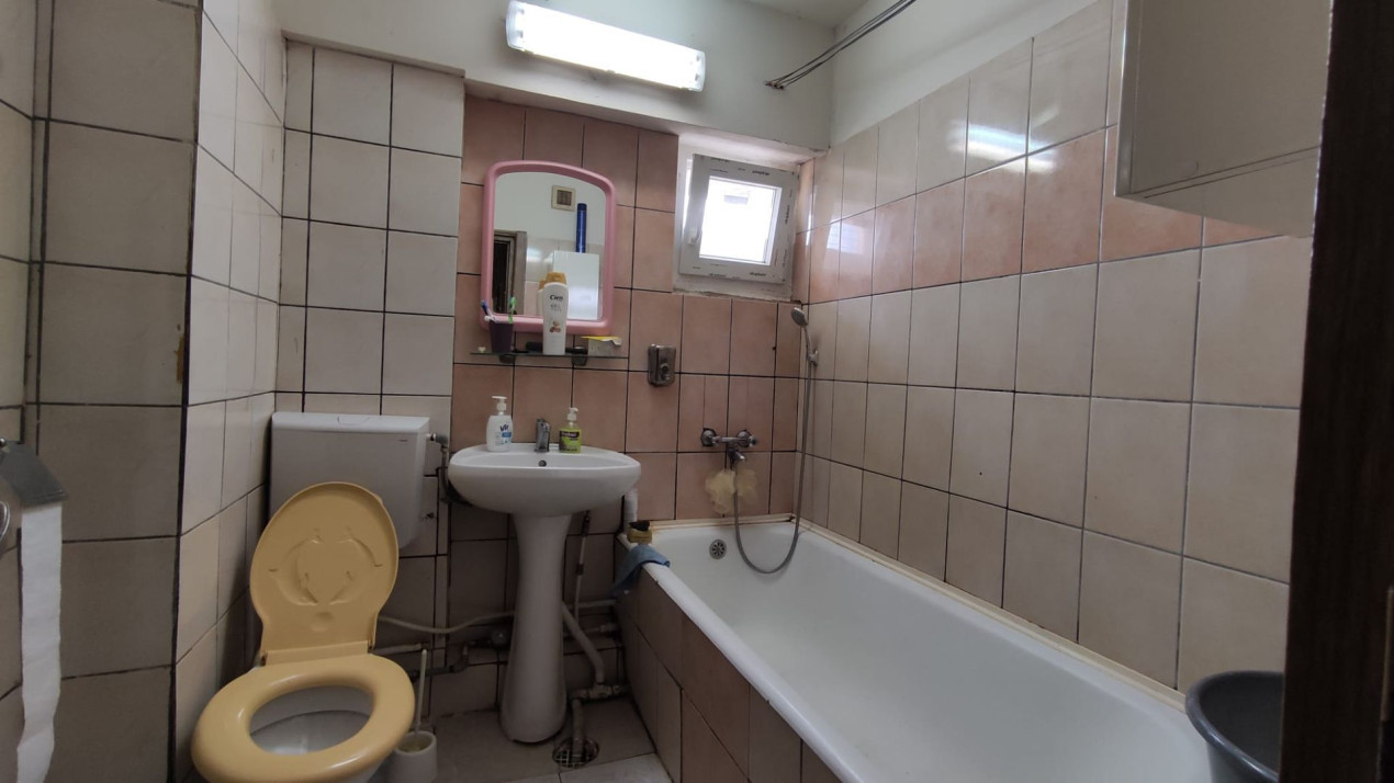 Apartament cu 3 camere, etaj intermediar, in Zorilor