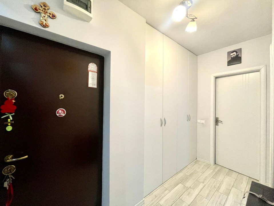 Apartament 2 camere decomandate / etaj intermediar / Zona Vivo