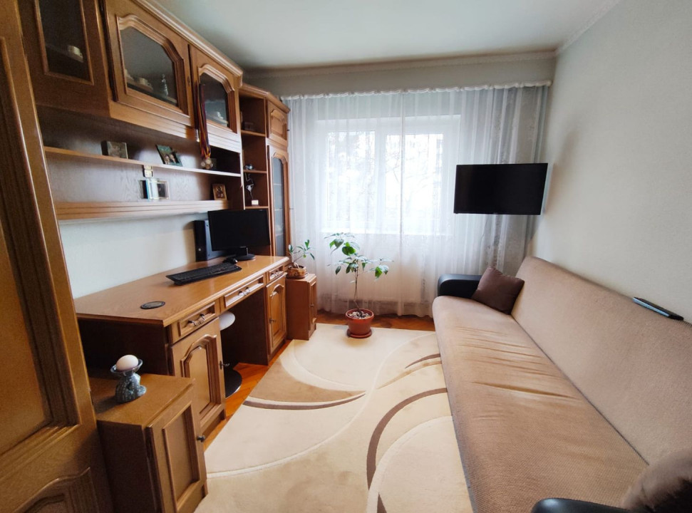 Apartament cu 4 camere, etaj intermediar, zona Marasti