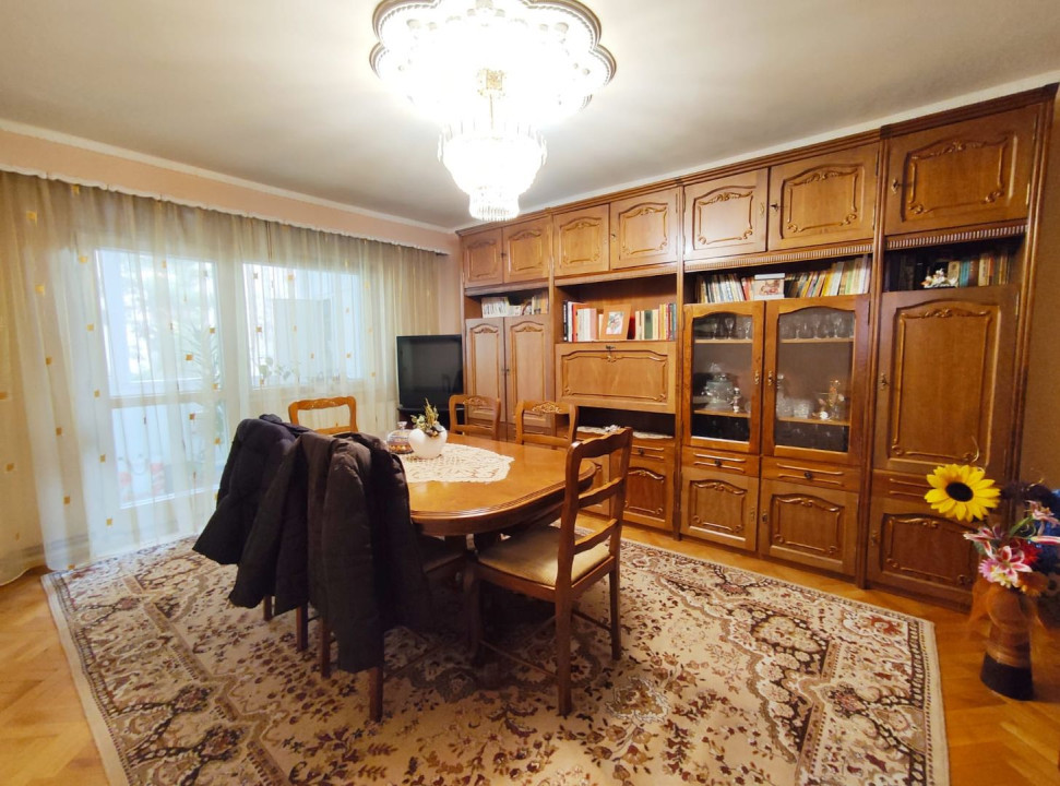 Apartament cu 4 camere, etaj intermediar, zona Marasti