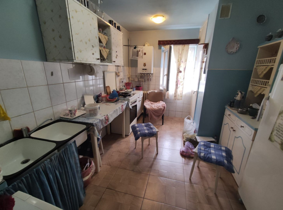 Apartament spațios cu 3 camere, zona străzii Răsăritului