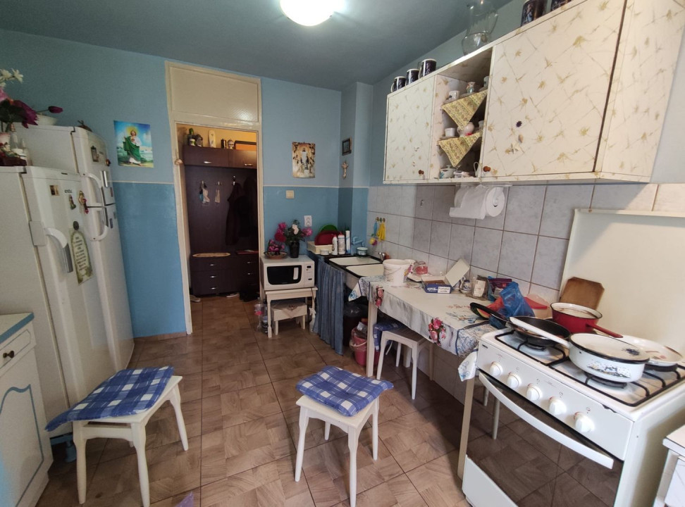 Apartament spațios cu 3 camere, zona străzii Răsăritului