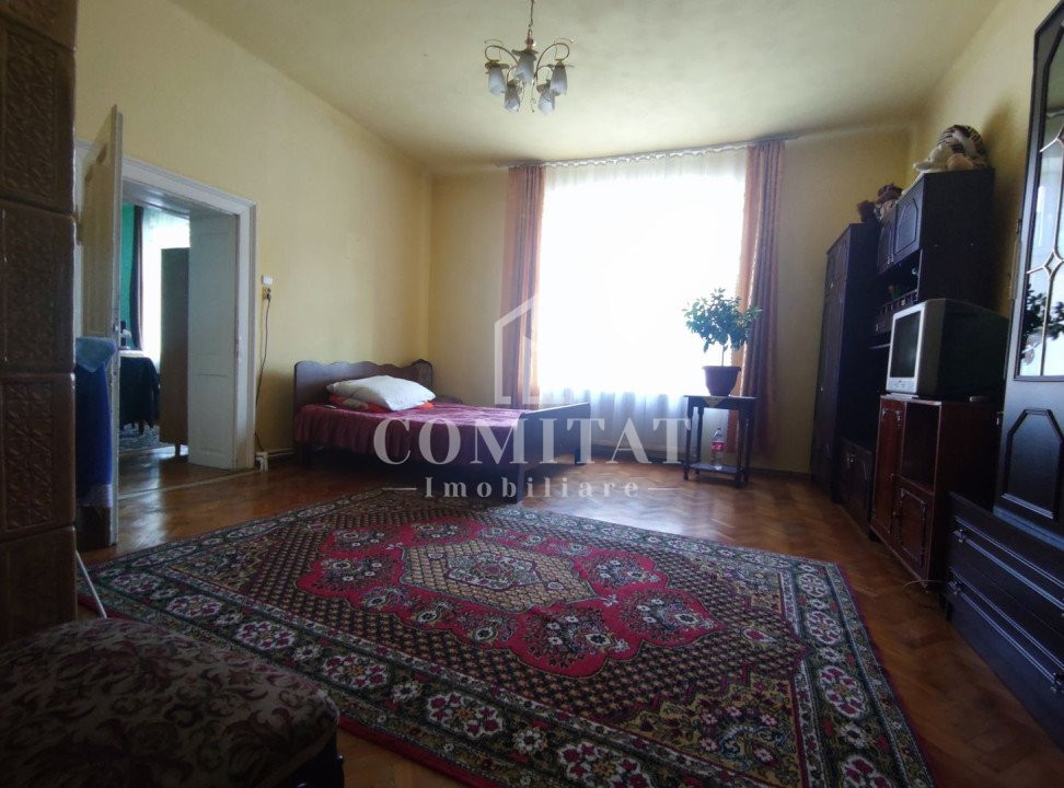 Casa la curte comună zona Platinia