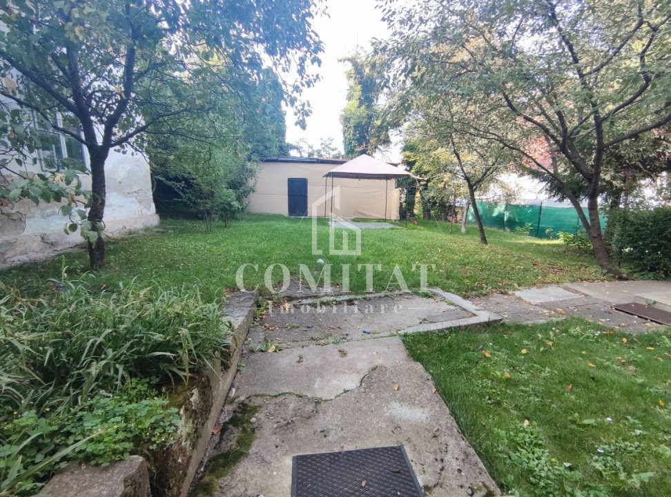 Casa la curte comună zona Platinia