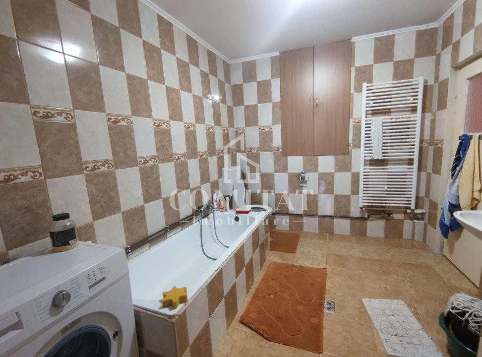 Casa la curte comună zona Platinia