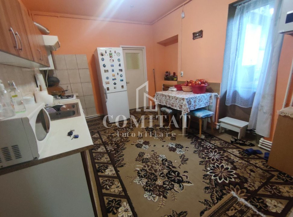 Casa la curte comună zona Platinia